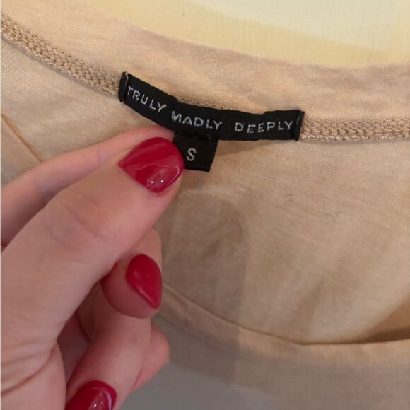 Anthropologie Truly Madly Deeply Tan Fitted Short Sleeve T-Shirt - Picture 3 of 4